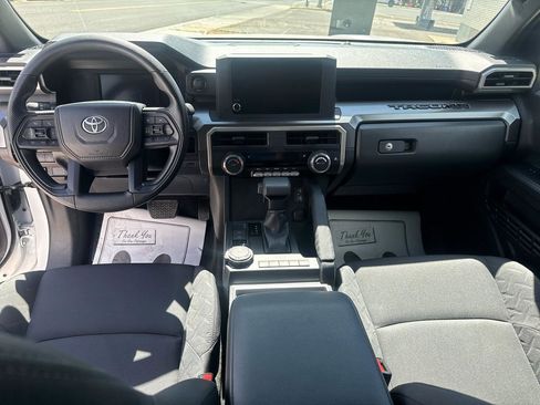 Used 2025 Toyota Tacoma SR5 AWD/4WD image 14