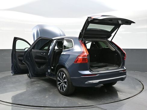 Used 2023 Volvo XC60 B5 Plus image 40