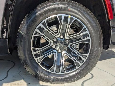 New 2026 Jeep Grand Wagoneer 2WD image 9