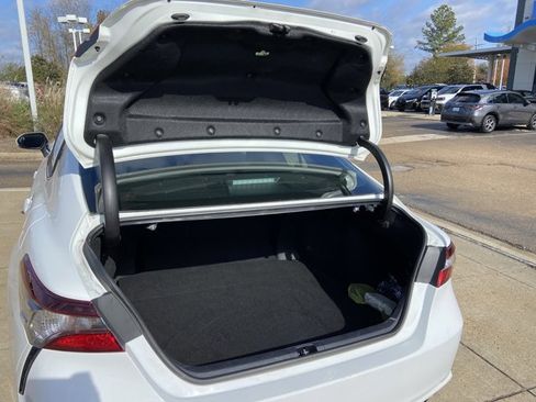 Used 2024 Toyota Camry SE image 25