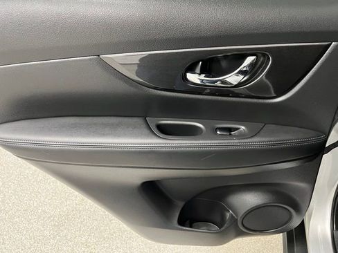 Used 2017 Nissan Rogue S image 41