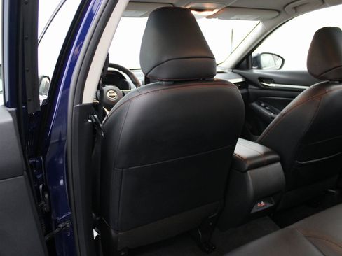 Used 2024 Nissan Altima 2.5 SR image 18