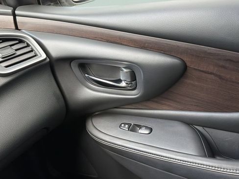 Used 2019 Nissan Murano Platinum FWD image 16