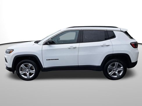 Used 2023 Jeep Compass Latitude image 2