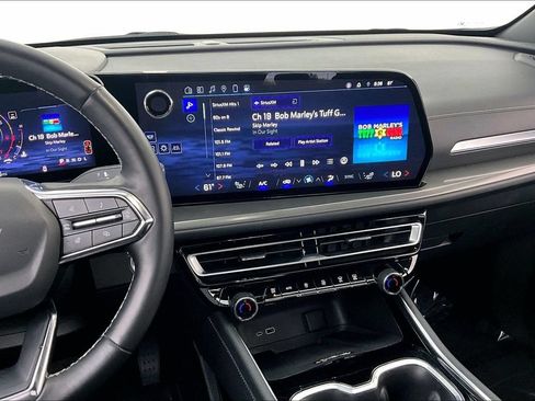 Used 2024 Chevrolet Traverse LT FWD image 8