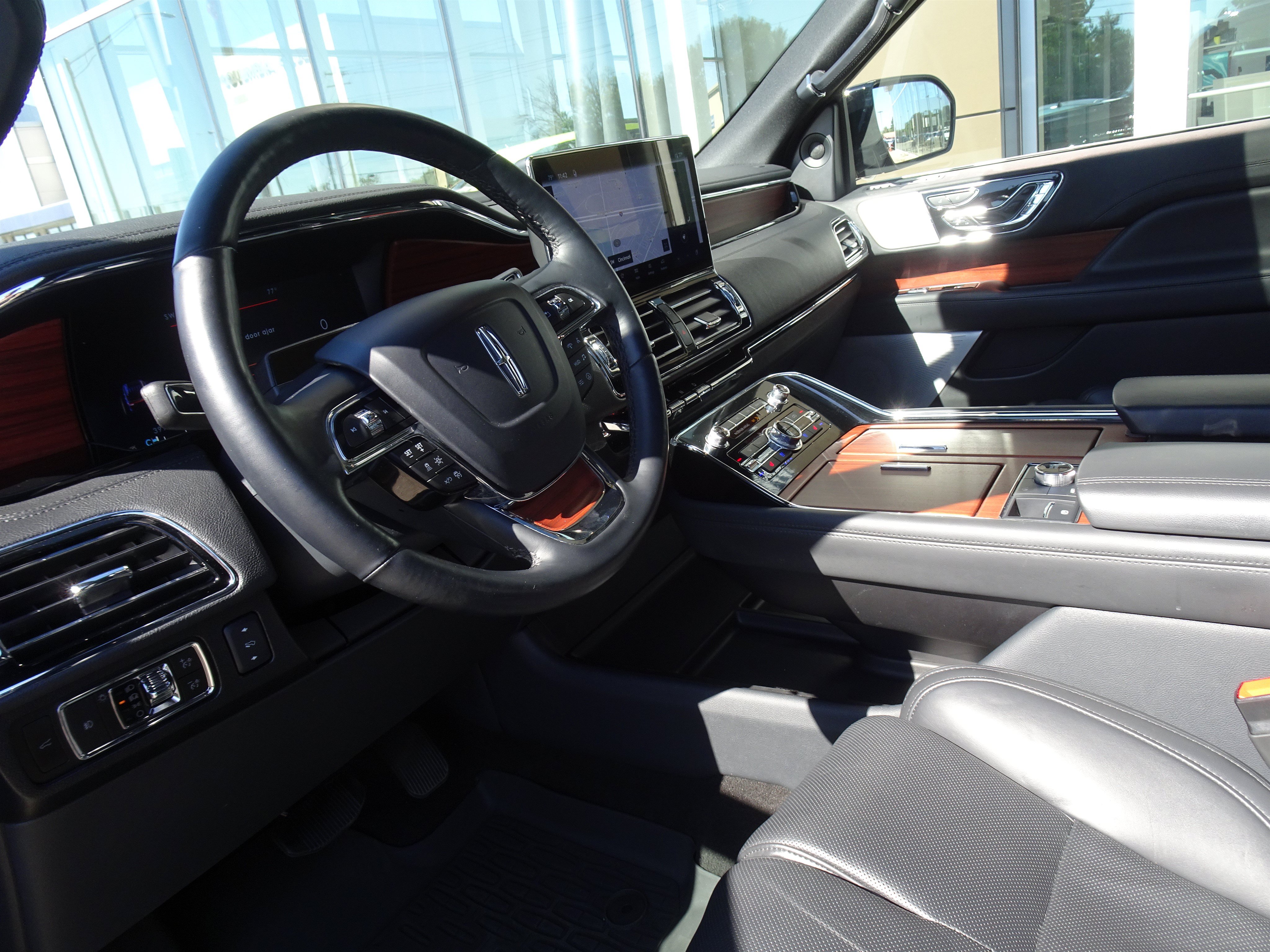 Used 2024 Lincoln Navigator Reserve AWD/4WD image 12