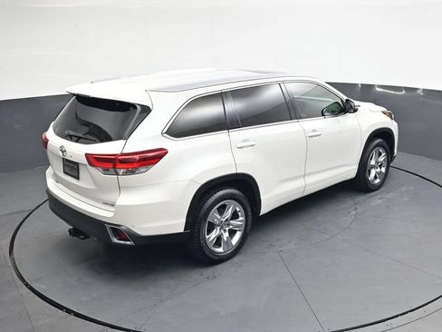 Used 2019 Toyota Highlander Limited FWD image 25
