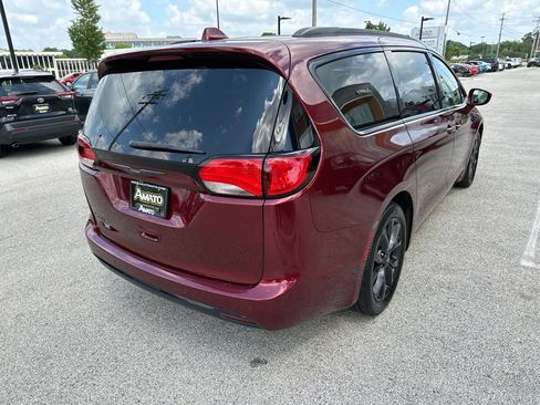 Used 2019 Chrysler Pacifica Touring-L FWD image 6