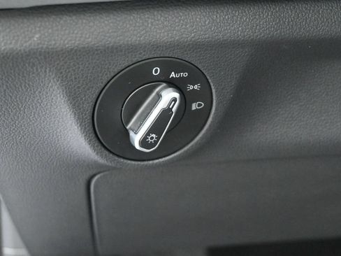 Used 2025 Volkswagen Jetta SE FWD image 16