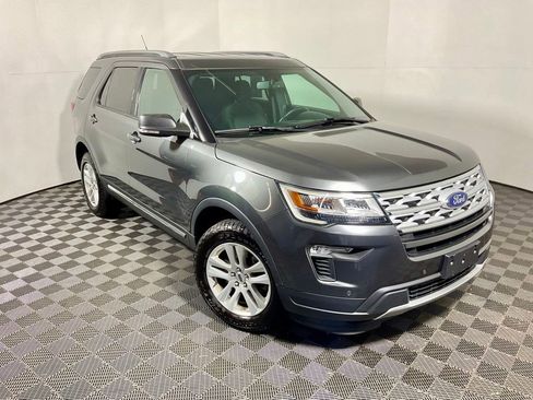 Used 2019 Ford Explorer XLT w/ Equipment Group 201A AWD/4WD image 6