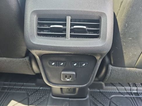 Used 2024 Chevrolet Equinox Premier AWD/4WD image 22
