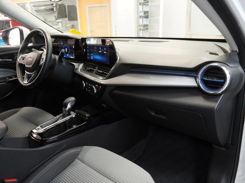 Used 2024 Chevrolet Trax LT w/ Driver Confidence Package FWD image 34