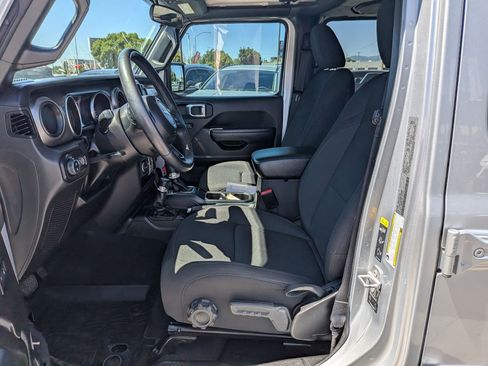 Used 2022 Jeep Gladiator Sport AWD/4WD image 28