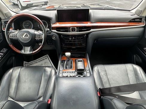 Used 2019 Lexus LX 570 4WD w/ Luxury Package image 25
