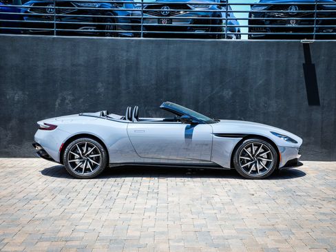 Used 2022 Aston Martin DB11 Volante RWD image 35