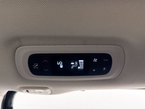 Used 2019 Chrysler Pacifica Limited FWD image 25