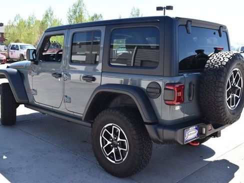 Used 2024 Jeep Wrangler Unlimited Rubicon w/ Convenience Group AWD/4WD image 8