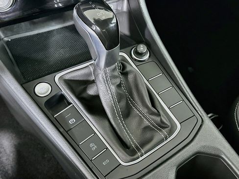 Used 2024 Volkswagen Jetta SE FWD image 24