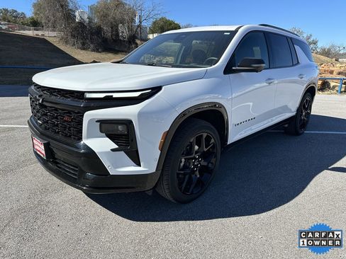 Used 2024 Chevrolet Traverse RS image 1