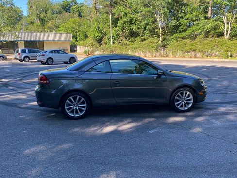 Used 2013 Volkswagen Eos FWD image 4