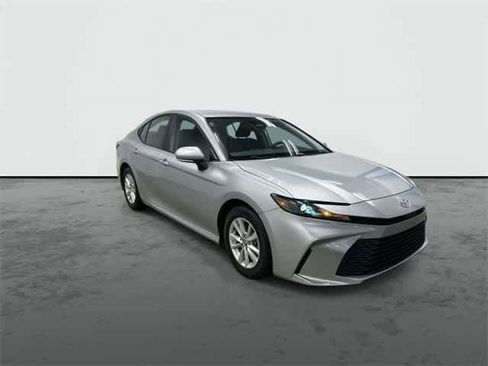Used 2025 Toyota Camry LE image 6