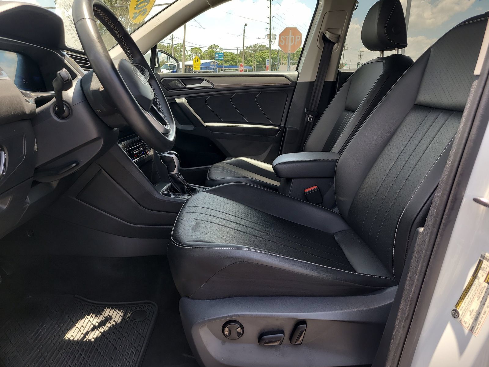 Used 2024 Volkswagen Tiguan SE FWD image 15
