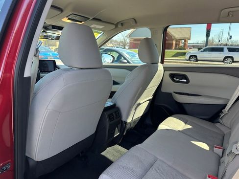 Used 2025 Nissan Rogue SV image 9