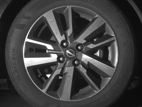 Used 2025 Nissan Versa SV FWD image 13