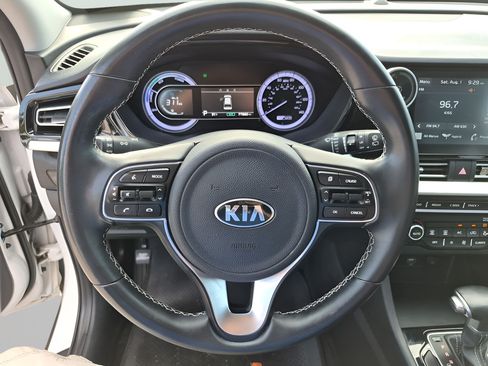 Used 2020 Kia Niro LXS FWD image 24