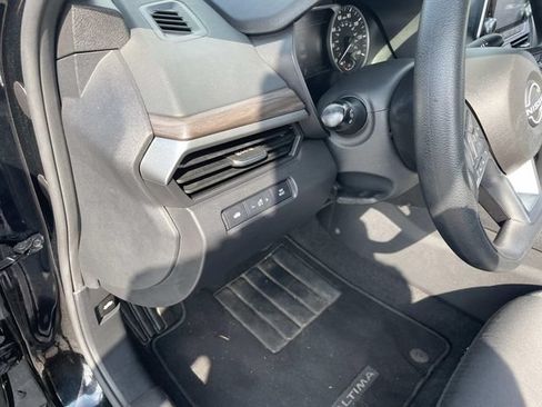 Used 2024 Nissan Altima 2.5 SV FWD image 21