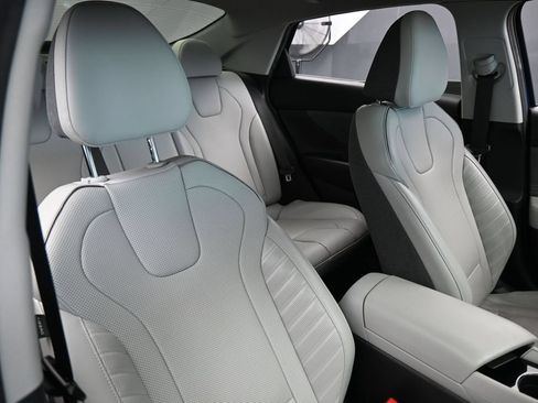 Used 2023 Hyundai Elantra Limited FWD image 43