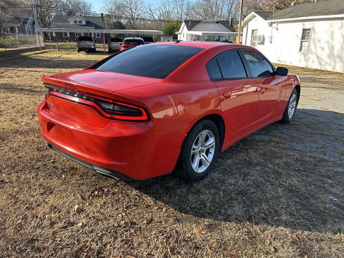 Used 2019 Dodge Charger SXT image 5
