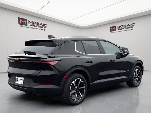 New 2026 Chevrolet Equinox EV LT image 7