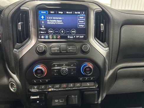 Used 2021 Chevrolet Silverado 2500 LTZ w/ LTZ Convenience Package image 19