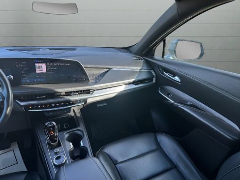 Used 2024 Cadillac XT4 Premium Luxury FWD image 18