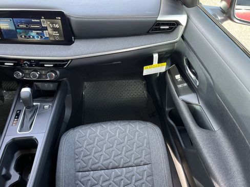 Certified 2025 Nissan Kicks SV image 15