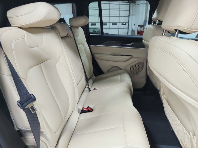 Used 2024 Jeep Grand Cherokee Limited AWD/4WD image 42