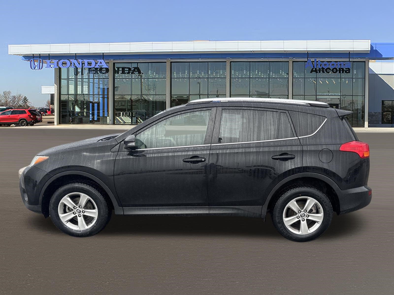 Used 2015 Toyota RAV4 XLE FWD image 2