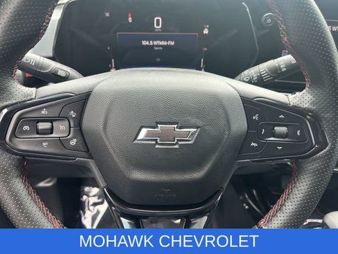 Used 2025 Chevrolet Trax RS w/ Sunroof Package FWD image 11
