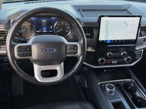 Used 2024 Ford Expedition XLT image 11