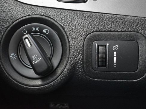 Used 2018 Dodge Journey SE w/ Blacktop Package image 19