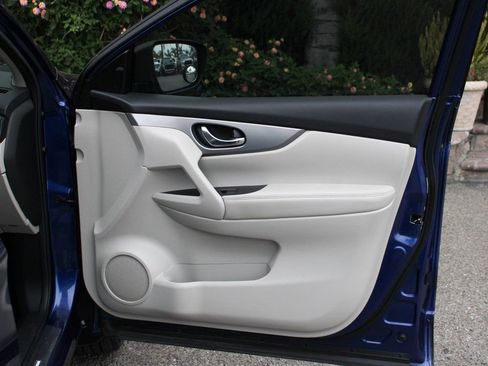 Used 2020 Nissan Rogue Sport SL w/ Premium Package image 42