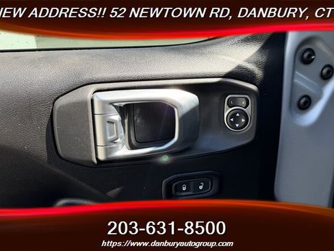 Used 2024 Jeep Wrangler Unlimited w/ Convenience Group AWD/4WD image 11