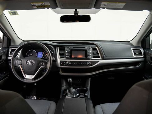 Used 2015 Toyota Highlander LE image 9