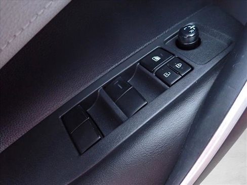 Used 2020 Toyota Corolla SE image 11