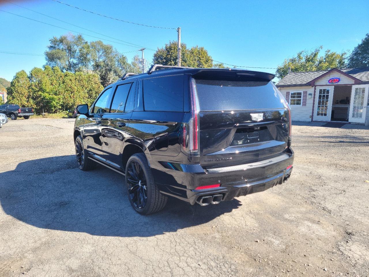 Used 2025 Cadillac Escalade V AWD/4WD image 5