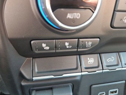 Used 2022 Chevrolet Silverado 3500 LTZ w/ LTZ Convenience Package image 29