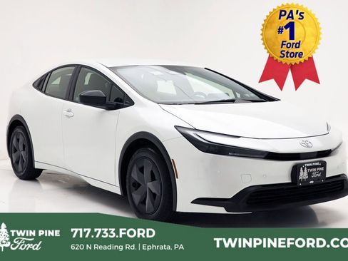 Used 2024 Toyota Prius LE image 1