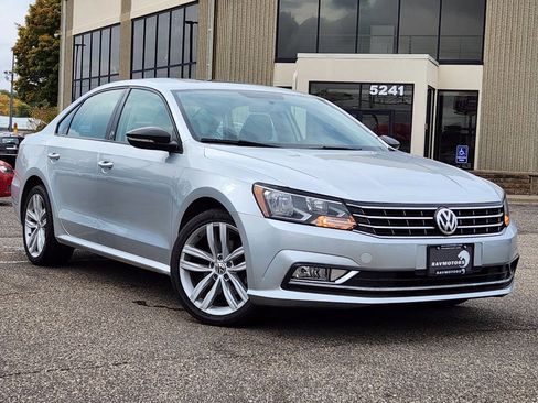 Used 2019 Volkswagen Passat 2.0T Wolfsburg w/ Wheels & Sunroof Package image 29