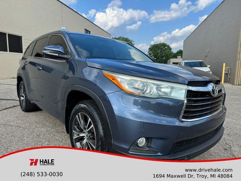 Used 2016 Toyota Highlander XLE AWD/4WD image 1